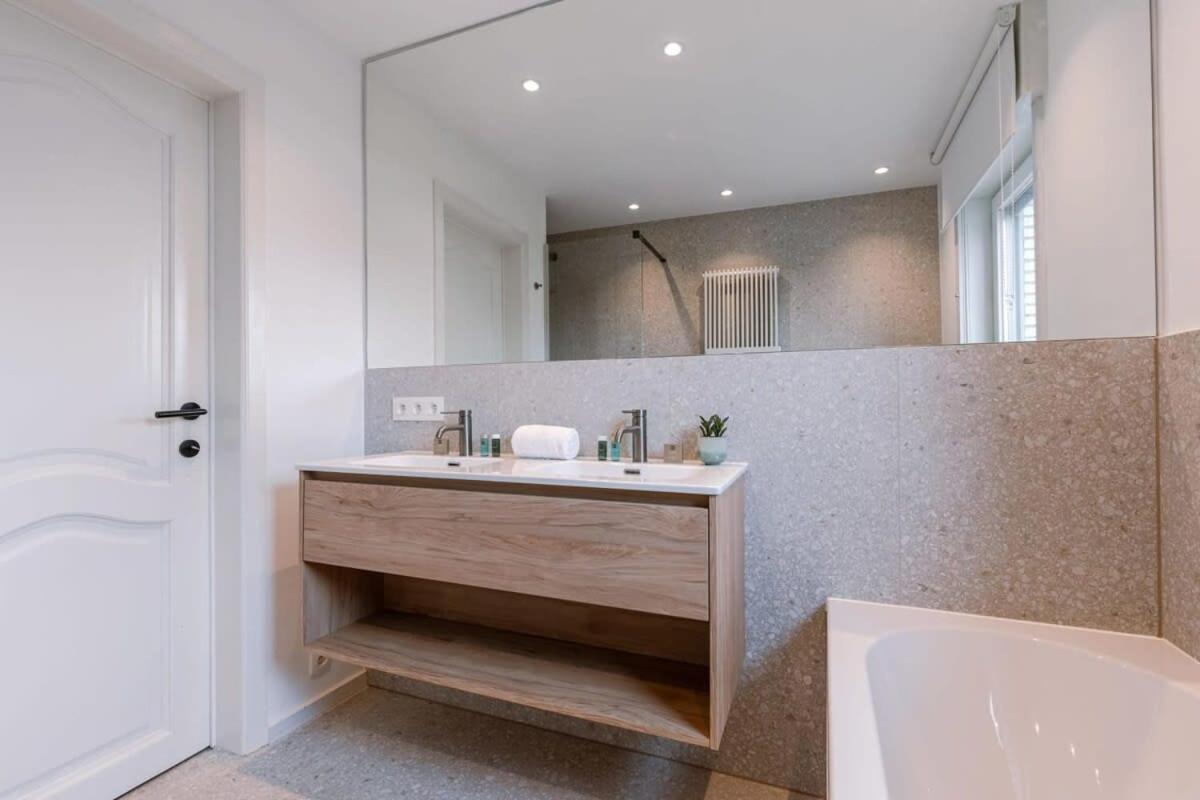 Huswell - Spacious Bungalow With Garden Near The Beach & Sea Middelkerke Eksteriør billede